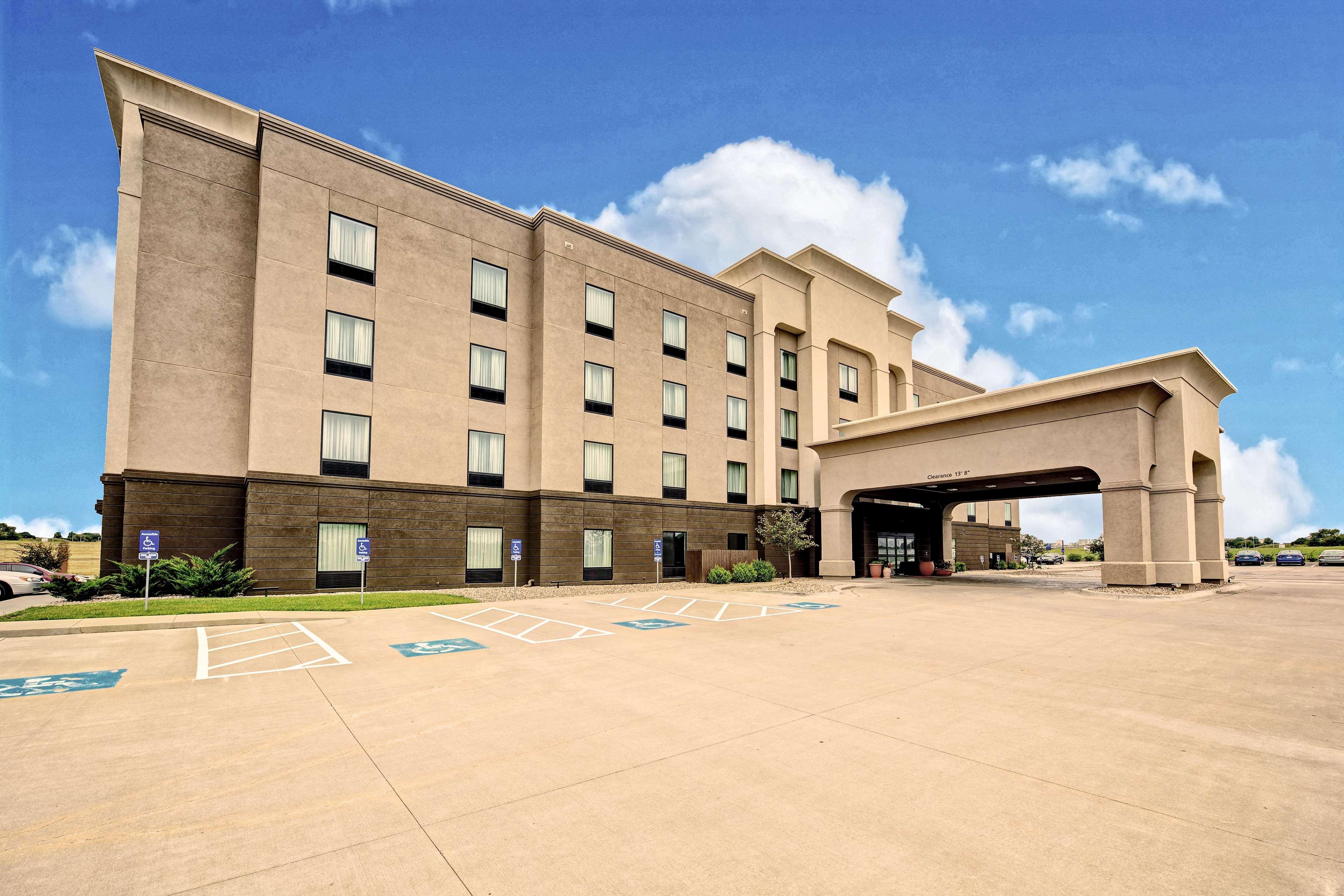 Hampton Inn Belton/Kansas City Екстериор снимка