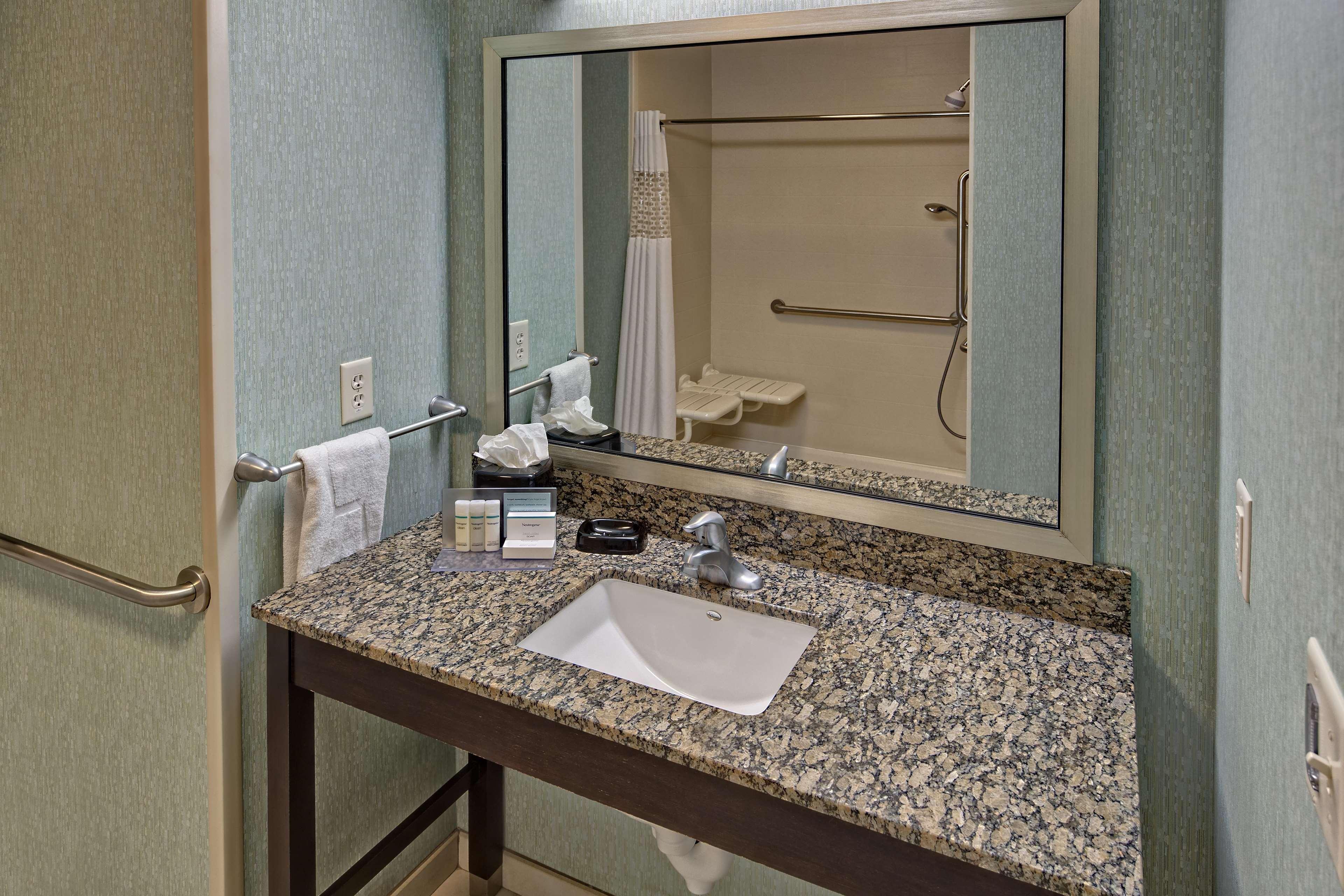 Hampton Inn Belton/Kansas City Екстериор снимка