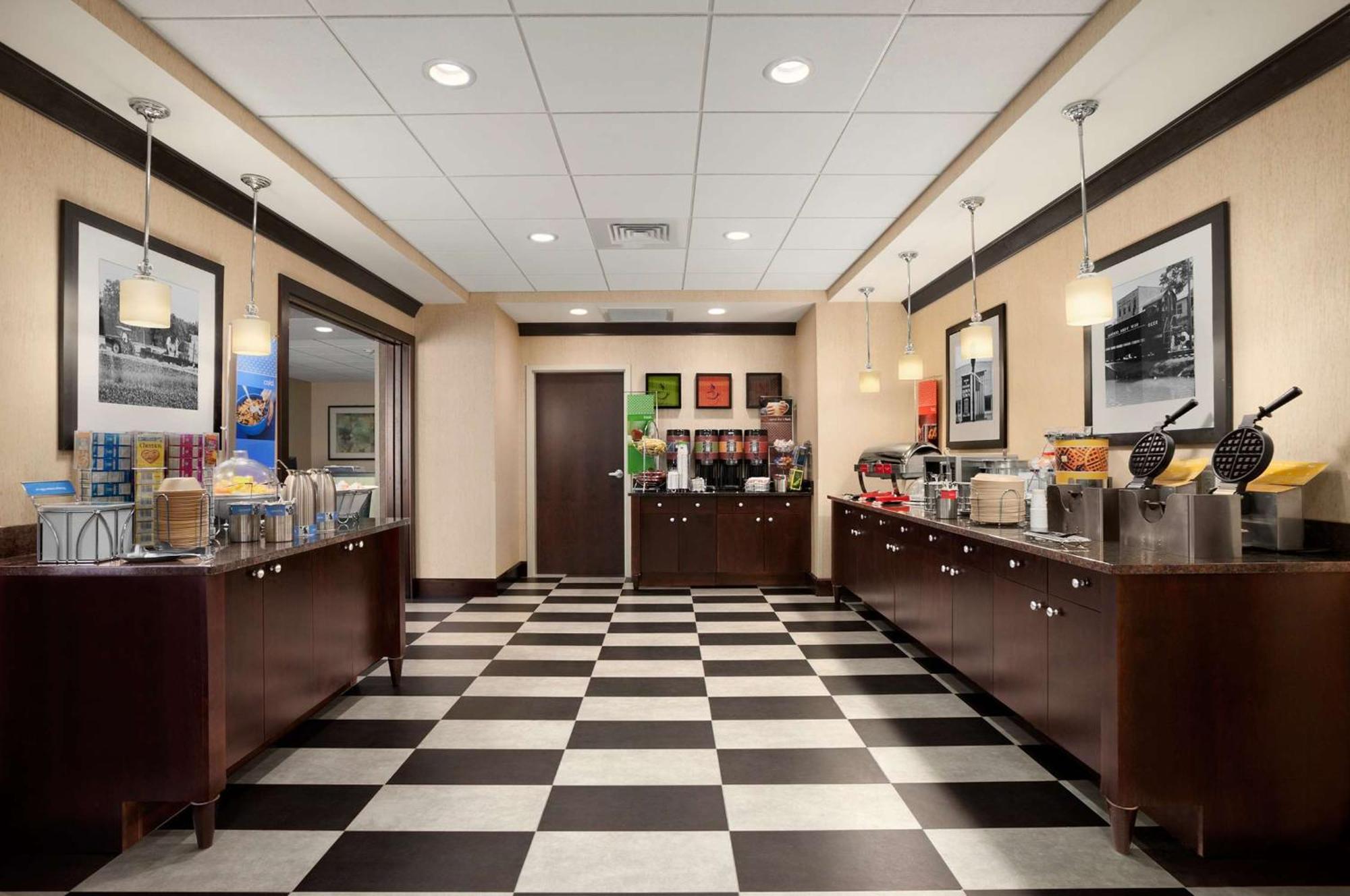 Hampton Inn Belton/Kansas City Екстериор снимка